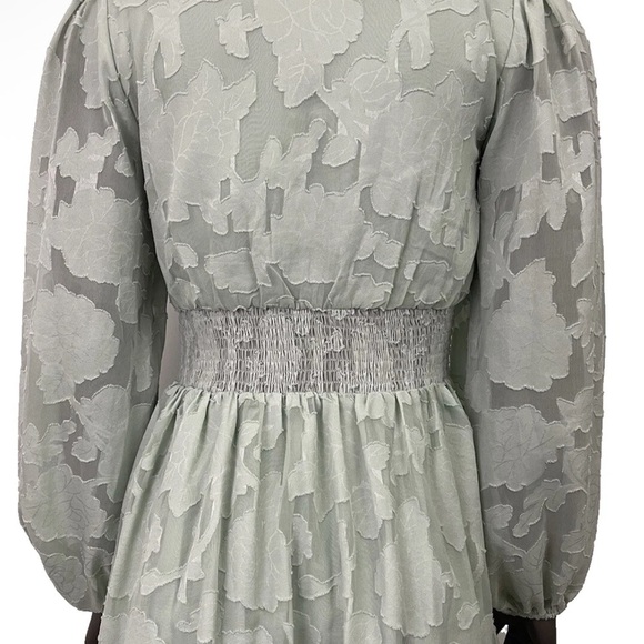 Lulu's Green Plunge Neck Bishop Sleeve Sundress - Picture 4 of 11